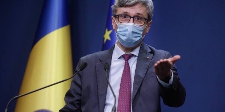 Ministrul energiei, Virgil Popescu îndeamnă la calm: „fac apel la români să nu stea la coadă la benzinării”