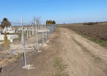 Sânmihaiu Român: Gard pentru cimitirul din localitate