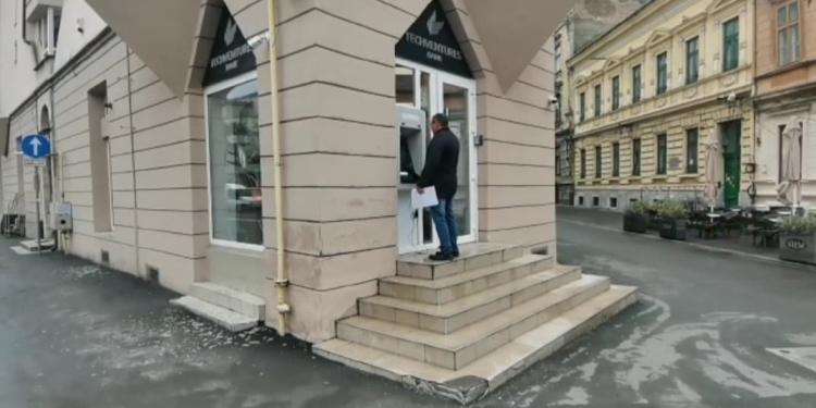 VIDEO UPDATE Trei spații comerciale din zona centrală a Timișoarei au fost vandalizate