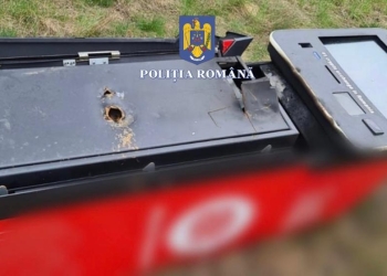 Hoț să fii, tupeu să ai! A luat bancomatul de la mall și a plecat