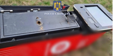 Hoț să fii, tupeu să ai! A luat bancomatul de la mall și a plecat