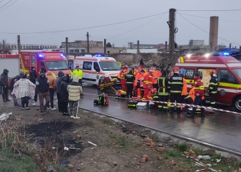 Șase persoane, între care 4 copii, găsite moarte într-o casă mistuită de incendiu