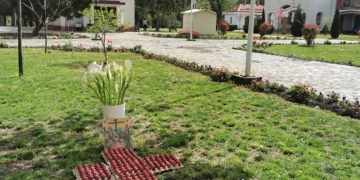 Măicuțele de la mănăstirea Timișeni de la Șag au vopsit ouăle