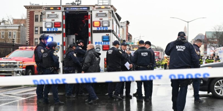 Atac armat la metroul din New York