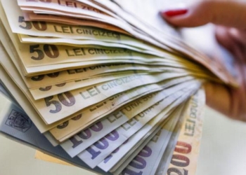 Un angajat a unei bănci este suspectat că ar fi făcut tranzacții ilegale de aproximativ 80 de mii de lei