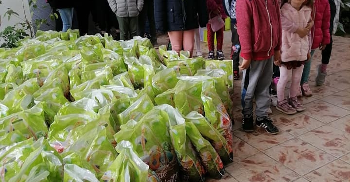 Iepurașul a adus zeci de cadouri pentru copiii de la Nițchidorf!