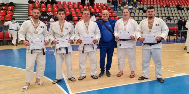 Sportivii de la Universitatea „Aurel Vlaicu” au adus aurul în vestul țării, la Campionatul Național Universitar de Judo