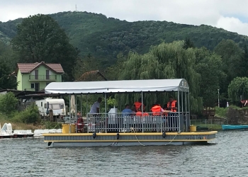 Invitație inedită de 1 Mai Muncitoresc! Plimbare cu catamaranul pe lacul Surduc
