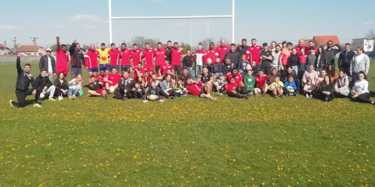 Gesturi mici care îi fac mari! Campionii României la rugby, SCM USAMVB Timișoara s-au jucat cu copiii de la Centrul Speranța