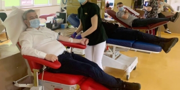 Subprefectul de Timiș a donat sânge pentru a susține operațiile pe inimă la copiii internați la Institutul de Cardiologie din Timișoara