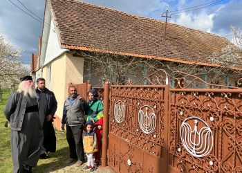 Sărbători mai tihnite pentru o familie necăjită din Timiș! Mitropolitul Banatului i-a donat o casă