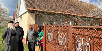 Sărbători mai tihnite pentru o familie necăjită din Timiș! Mitropolitul Banatului i-a donat o casă