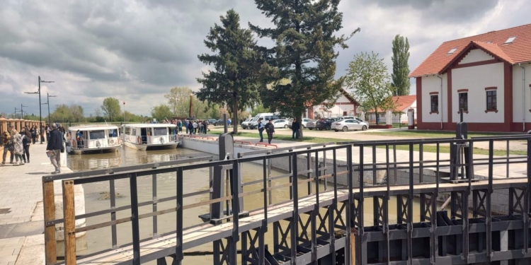 VIDEO Navigația pe Bega, din Timișoara spre Serbia, a fost redeschisă după mai bine de jumătate de secol