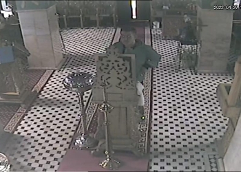 VIDEO Fără frică de cele sfinte, un enoriaș a furat chiar din capela din curtea spitalului „Victor Babeș” din Timișoara