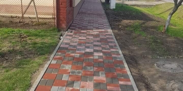 Trotuar pavat, în Utvin. Misiune plină de provocări