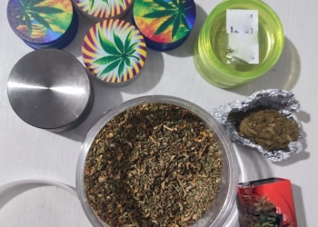 VIDEO Când intră cu berbecii peste tine, dimineața la 6! Percheziții în vestul țării, a fost destructurată o grupare care distribuia droguri