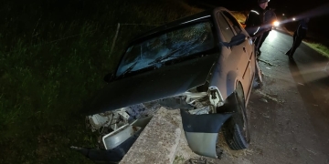 Accident grav în județul Arad. A murit după ce a intrat cu mașina într-un cap de pod