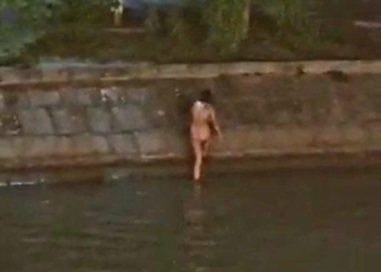 Baie în pielea goală, în Bega