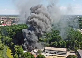 Incendiul de la hala din zona Dorobanților a izbucnit din cauza unui scurtcircuit