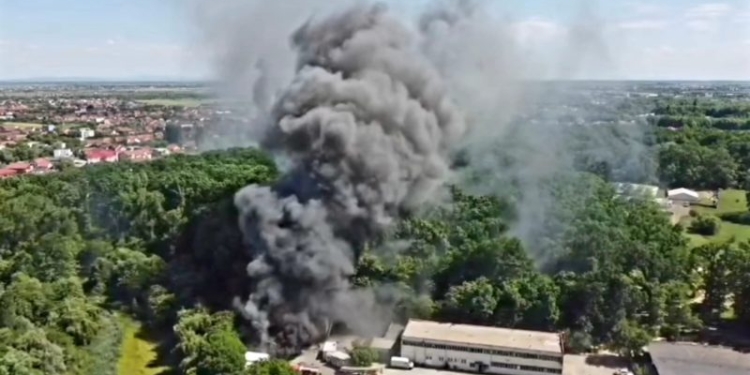 Incendiul de la hala din zona Dorobanților a izbucnit din cauza unui scurtcircuit