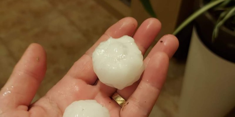 TIR-uri răsturnate de vânt și gospodării inundate. Bilanțul Codului Portocaliu, în Timiș