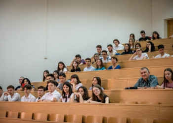 Sute de participanți la Concursul Internaţional de Matematică şi Informatică „Caius Iacob” de la UAV Arad