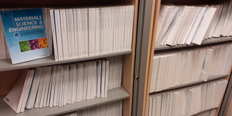 Colecție impresionantă de reviste tehnice, donată Universității Politehnica Timișoara! Peste 400 de kg de reviste au ajuns în biblioteca instituției