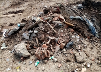 Gunoaie îngropate într-o comună din Timiș. Garda de Mediu a făcut plângere penală