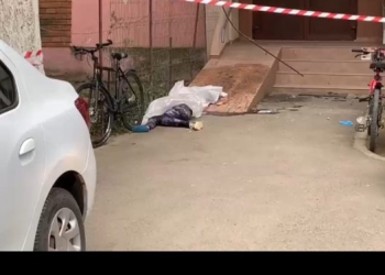 UPDATE Cea care le-a dat viață, le-a și luat-o! O mamă cu doi copii a sărit de la etajul unui bloc turn din Timișoara