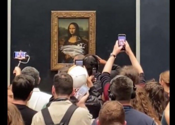 VIDEO Un bărbat a aruncat cu o prăjitură în celebra pictură „Mona Lisa„ lui  Leonardo da Vinci