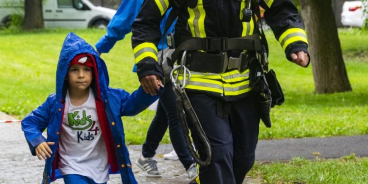 Îmbrăcați în echipamentul complet de intervenție, pompierii de la ISU Timiș au alergat pentru a susține cazurile de la Timotion