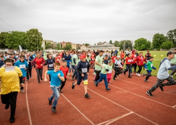 ARAD: O zi specială pentru copiii speciali pe stadionul Gloria, organizată de Universitatea „Aurel Vlaicu” din Arad