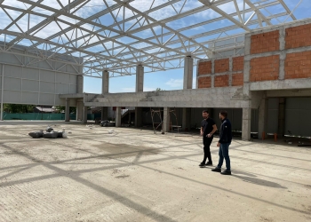 Primarul comunei Șag, pe teren , pentru a verifica stadiul lucrărilor