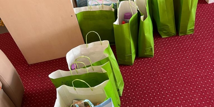 Acțiune caritabilă pentru copiii din Timiș, organizată de studenții din Arad, de la Universitatea „Aurel Vlaicu”