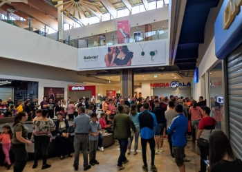 VIDEO Unde dai și unde crapă! Cozi uriașe la pașapoarte, după ce Prefectura Timiș a anunțat că de 1 iunie, pentru copii, nu se face programare