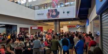 VIDEO Unde dai și unde crapă! Cozi uriașe la pașapoarte, după ce Prefectura Timiș a anunțat că de 1 iunie, pentru copii, nu se face programare