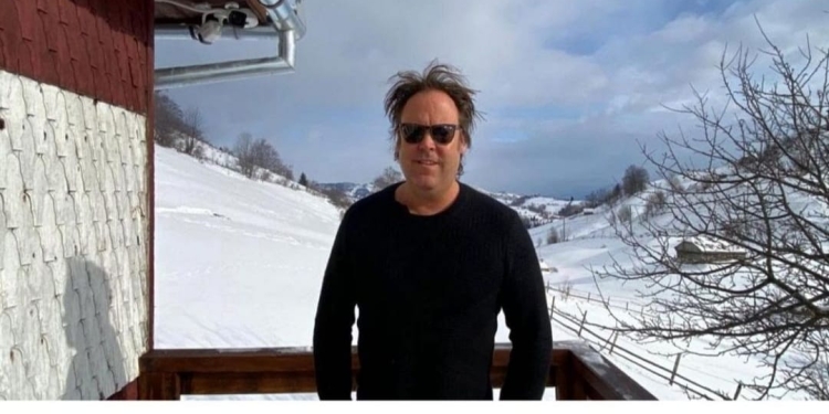 „Arome de Balcani!” Celebrul regizor Charlie Ottley a fost tâlhărit, la Timișoara! A rămas fără echipament de filmare