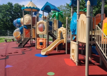 Parc modern pentru copiii din comuna Cărpiniș