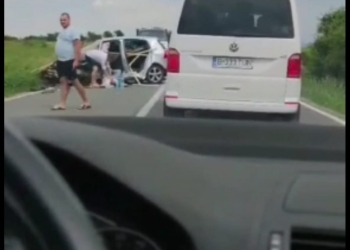 VIDEO. Două accidente în mai puțin de o oră, pe drumul care leagă Timișoara de Reșița: un bărbat mort, trei copii răniți