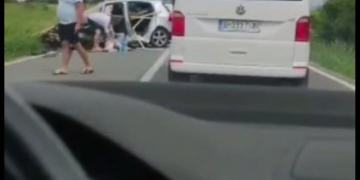 VIDEO. Două accidente în mai puțin de o oră, pe drumul care leagă Timișoara de Reșița: un bărbat mort, trei copii răniți