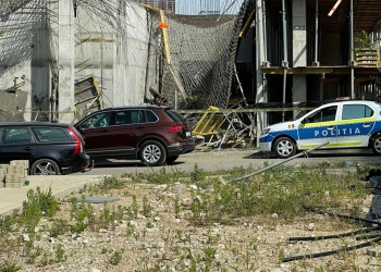 VIDEO Clădire în construcție prăbușită, pe calea Torontalului! O persoană a fost rănită