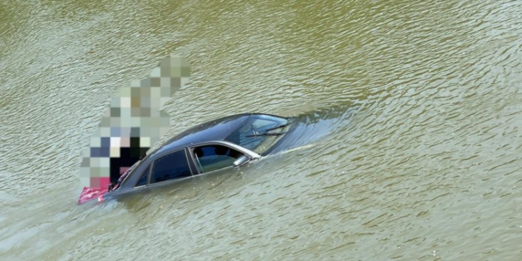 Autoturism găsit în râul Mureș