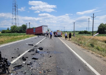 UPDATE Traficul a fost reluat, dar se circulă cu dificultate. / Trafic blocat între Găvojdia și Lugojel, din cauza unui grav accident! O persoană și-a pierdut viața
