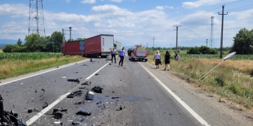 UPDATE Traficul a fost reluat, dar se circulă cu dificultate. / Trafic blocat între Găvojdia și Lugojel, din cauza unui grav accident! O persoană și-a pierdut viața