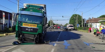 Accident în Dumbrăvița. Două persoane au ajuns la spital