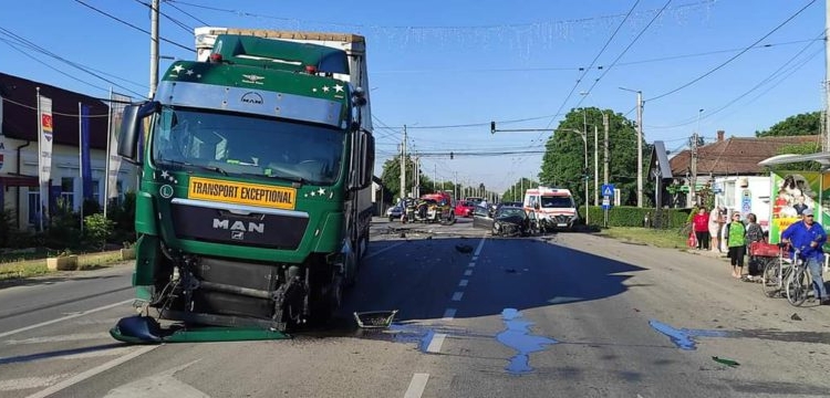 Accident în Dumbrăvița. Două persoane au ajuns la spital