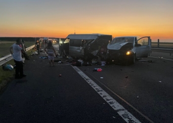 Accident între două microbuze. 11 persoane rănite printre care și un copil de 4 luni