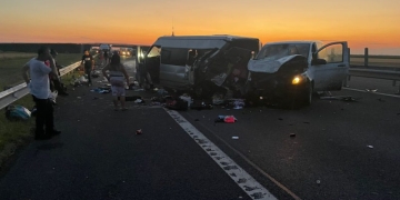 Accident între două microbuze. 11 persoane rănite printre care și un copil de 4 luni