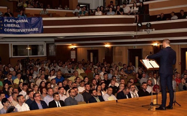 Fritz, alături de deputatul AUR Titi Stoica la un eveniment al partidului lui Ambruș