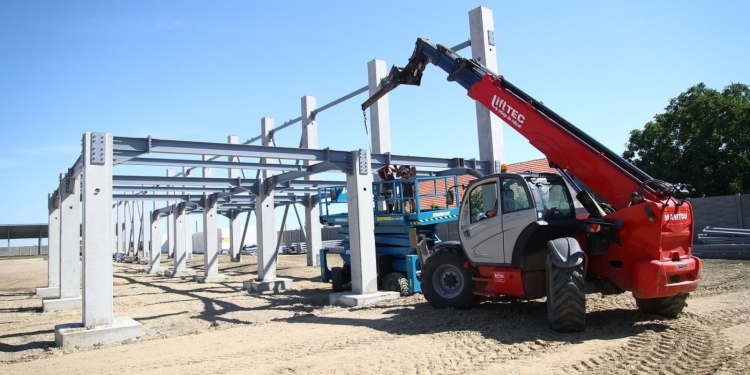 Avansează lucrările la primul centru public de colectare a legumelor și fructelor din Timiș